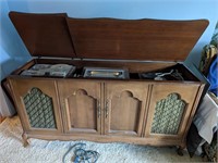 GE Cabinet Hi-Fi Stereo, Radio and Records (Does )