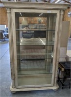 LIGHTED CURRIO CABINET WITH 4 GLASS SHELVES