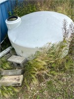 325 gallon plastic water tank