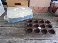 ONEIDA CUPCAKE CARRIER & 2 CUPCAKE BAKING PANS