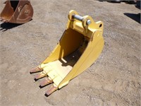 John Deere 18" Backhoe Bucket w/ Teeth