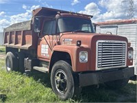 (M) 1976 International Loadstar 1700 Dump Truck