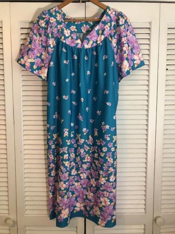 VINTAGE NIGHTGOWNS, HOUSECOATS, SLIPS & MORE - ENDS 6/30/24