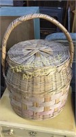 Basket with lid and handle 18”