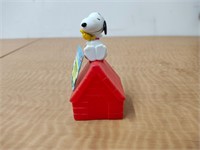 Snoopy on Dog House Bubbles