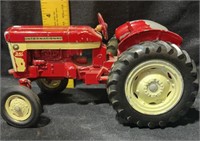 International 340 tractor