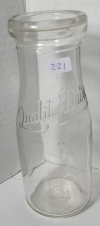 STUNNING MILK BOTTLE AND DAIRY COLLECTABLES AUCTION