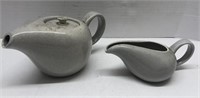 Tea pot and creamer Royal right