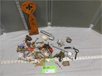 Key rack, padlocks, pocket knife and assorted keys