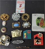 Lot of Vintage Fashion Brooches