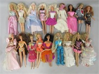 BOX LOT PLAYED WITH BARBIES: