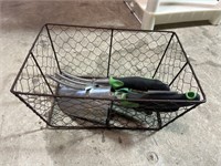 4 garden Tools in Wire basket