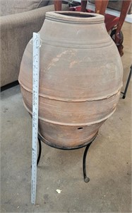 Terracotta Pot w Stand