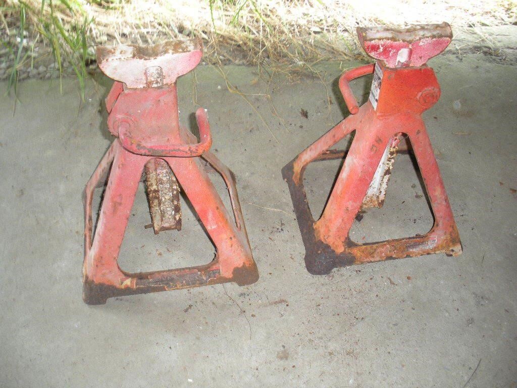 (2) 6 Ton Jack Stands  16 inches tall (rusty)