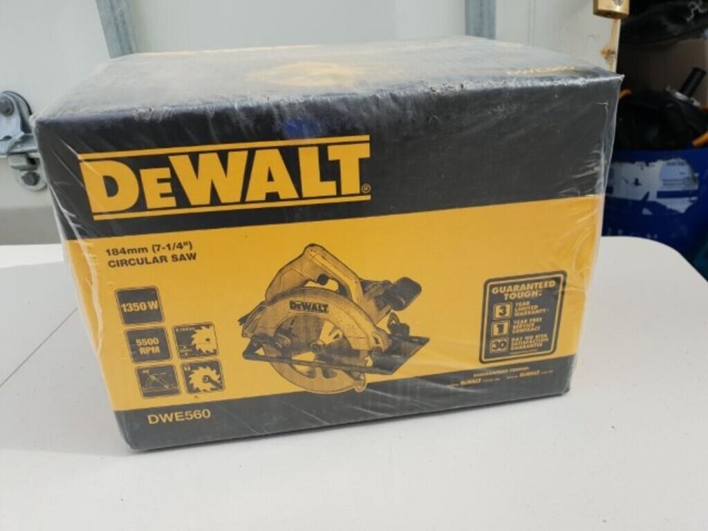 Dewalt DWE560 Circular Saw