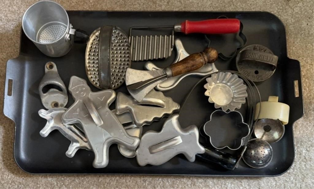 METAL COOKIE CUTTERS & KITCHEN UTENSILS