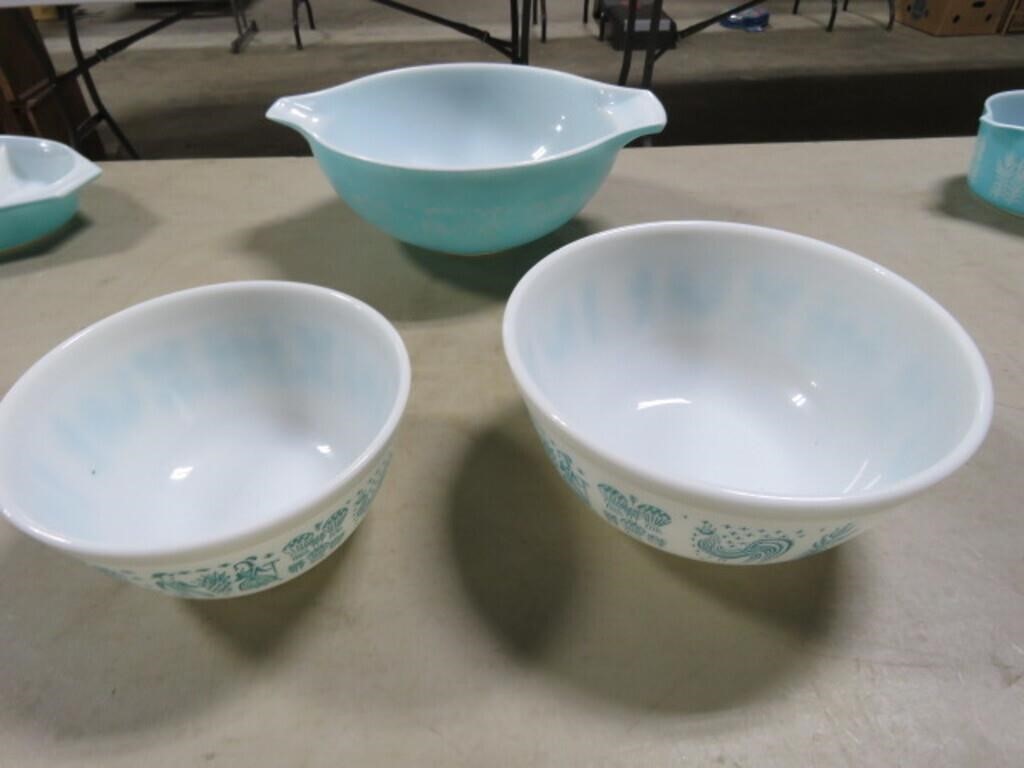 PYREX AMISH BUTTER BOWLS IN WHITE AND TURQUIOSE