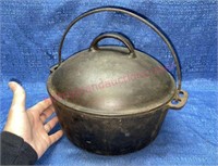 Antique cast iron pot w/ lid #4