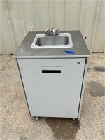 Portable hand sink with water heater