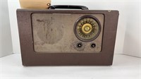 VINTAGE EMERSON PORTABLE RADIO