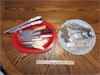 Lot of 10 Knives, 3 Butter Knives, 2 Serving
