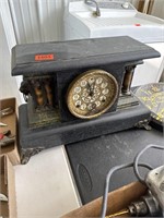 Mantle clock with key