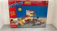 VINTAGE 250PC CONSTRUCTION PLAY SET IN ORIG BOX