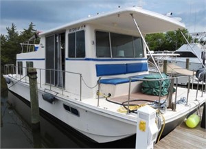 1986 Holiday Mansion 35ft Houseboat. Volvo