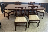 Extendable Dining Table Set with 6 Spindle Back