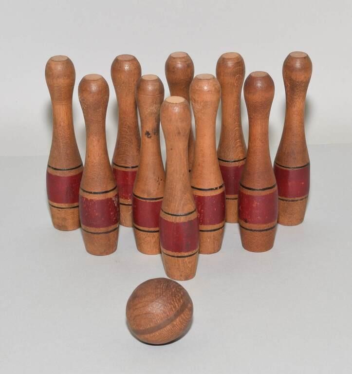 MINIATURE WOODEN BOWLING SET, 10 PINS WITH BALL