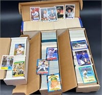 HUNDREDS OF BASEBALL CARDS   (see pictures)
