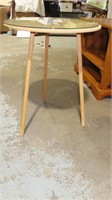 3 leg table with glass topper