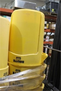 (2) RUBBERMAID BRUTE 32 GALLON GARBAGE CANS