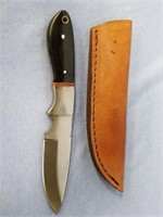 Fixed bladed knife with horn scales and leather sh