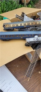 HO scale train & tracks