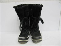 SOREL BOOTS (SIZE 9)