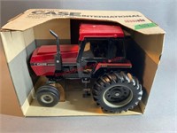 Ertl 1/16 Case IH Tractor w/ Cab 2594