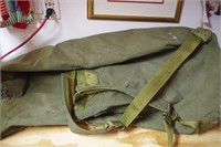 U.S ARMY CARRYING BAG DUFFEL NYLON USED WITH HAT