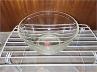Pyrex 6 Cup glass bowl