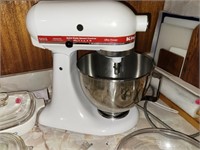 Kitchen Aide Mixer With Attachments