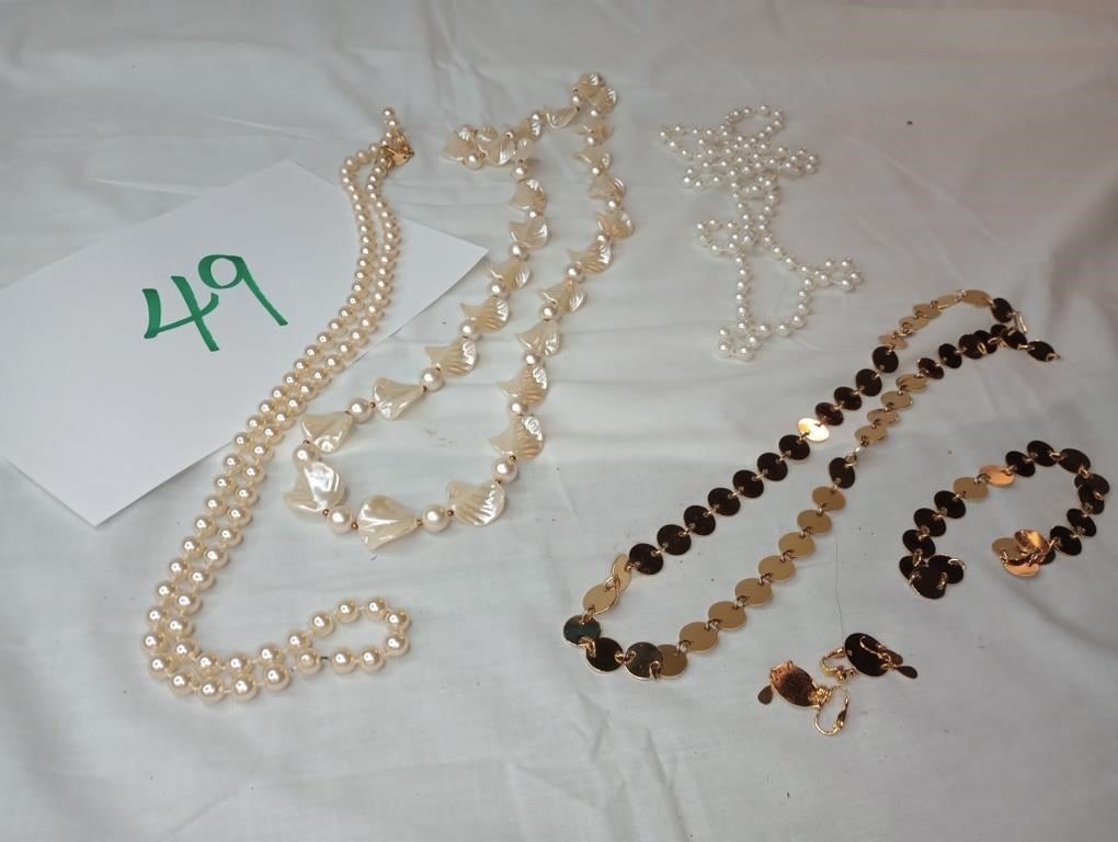 COSTUME JEWELRY LOT