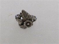 Sterling silver ring with flowers size 5.75