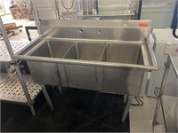 Freestanding 3-Bay Sink
