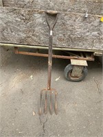4 tine pitch hay fork