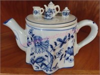 Vienna Woods teapot (blue-white)