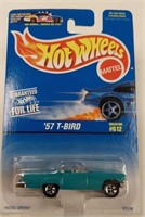 Hot-Wheels 1996 - '57 T-Bird Hood Opens