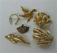 Brooches  (6)