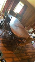 Oval oak wood table, ball and claw feet, 5 dining