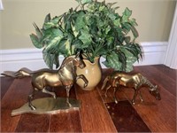 2 horse statues, pot and greenery