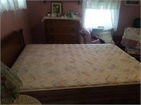 NICE FULL SIZE BEDROOM SET - BED - MATTRESS  AND